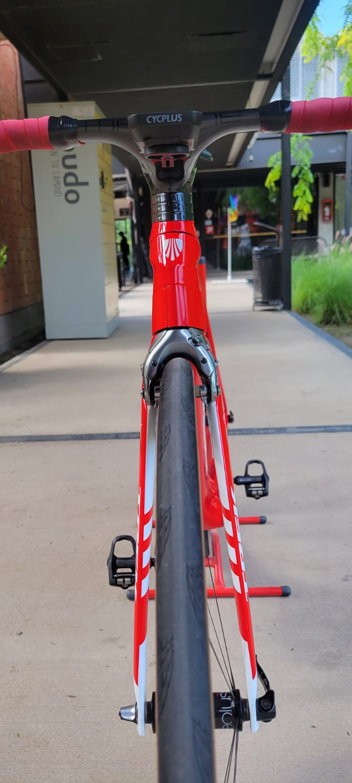 WhatsApp Image 2025-05-12 at 19.25.36 (2) TREK MADONE SLR 9 EDICION LIMITADA DURO ACE - Image 4