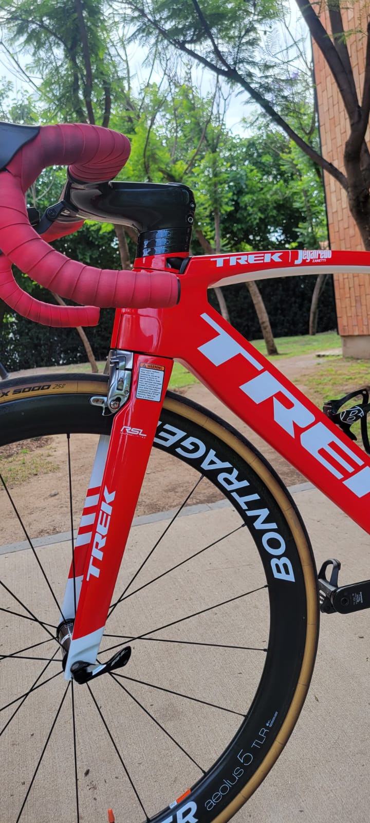 WhatsApp Image 2025-05-12 at 19.25.36 (3) TREK MADONE SLR 9 EDICION LIMITADA DURO ACE - Image 3