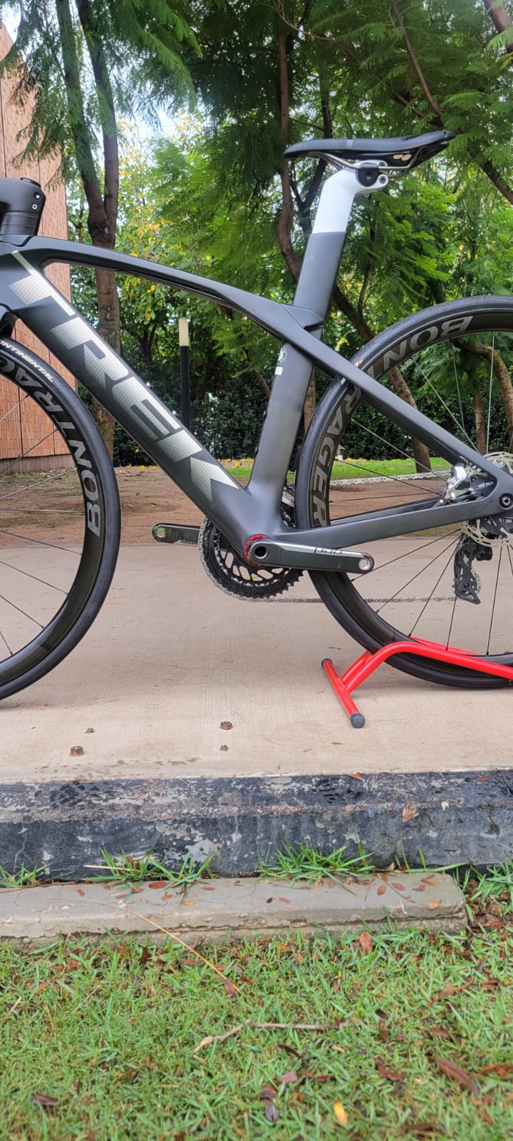 WhatsApp Image 2025-05-12 at 19.28.34 (3) MADONE SLR 9 GEN 6 SRAM RED 12 ELECTRONICO - Image 5