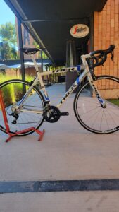 TREK ALPHA 2.5 FUL SORA 2X9