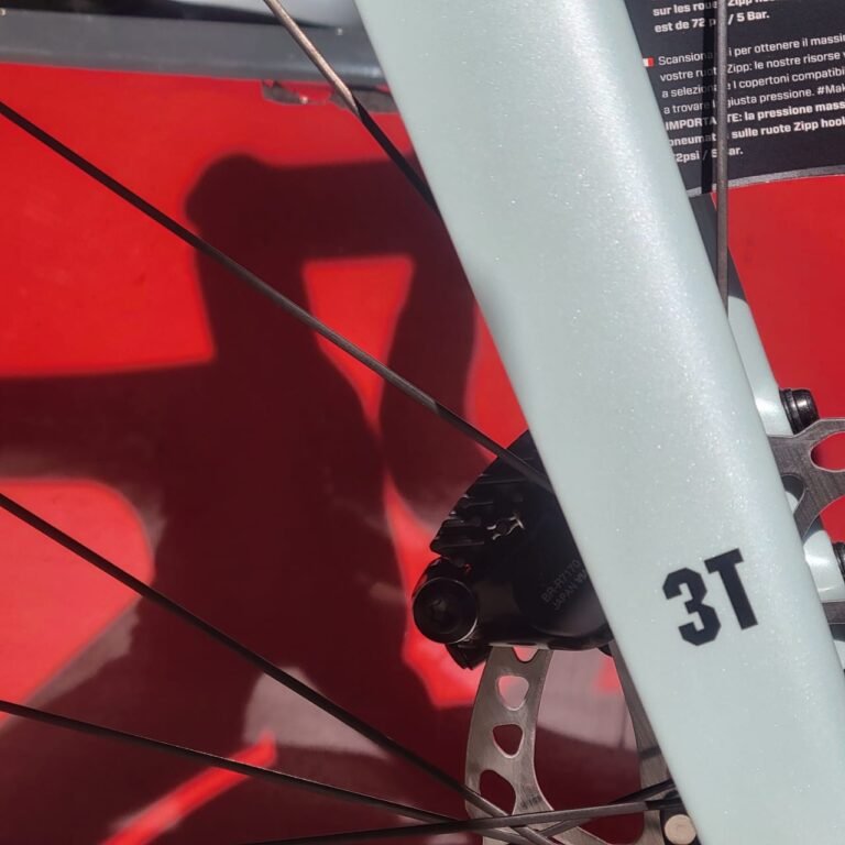 Bicicleta ruta 3T Strada shimano 105 di2 - Image 18