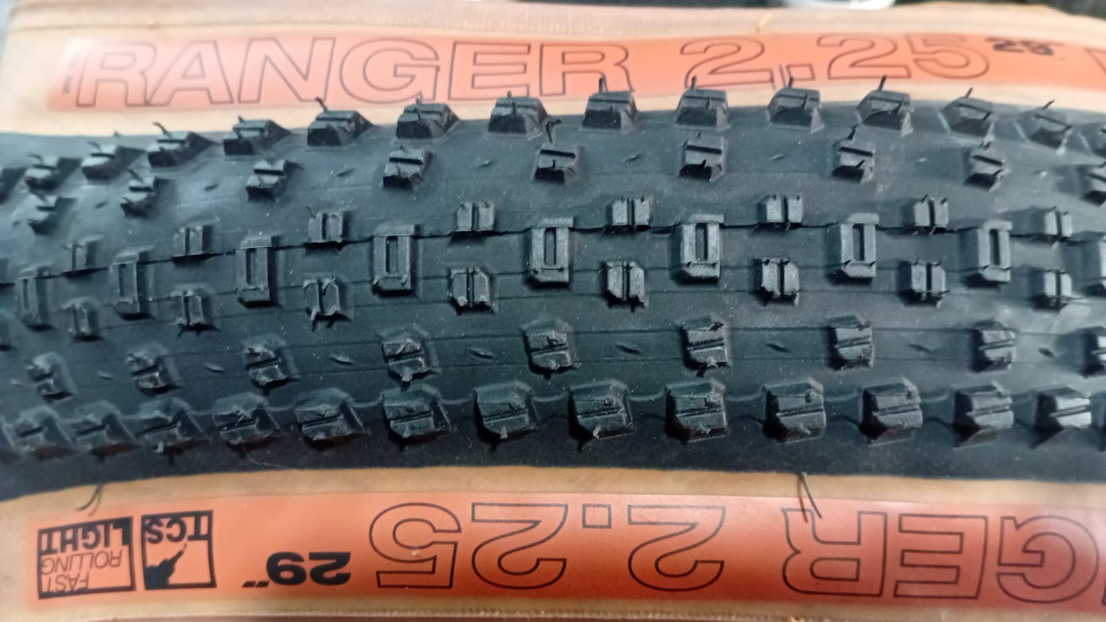 CUBIERTA WTB OEM RANGER 2.25 X 29 TCS LIGHT/FAST ROLLING 60TPI DNA (TAN)
