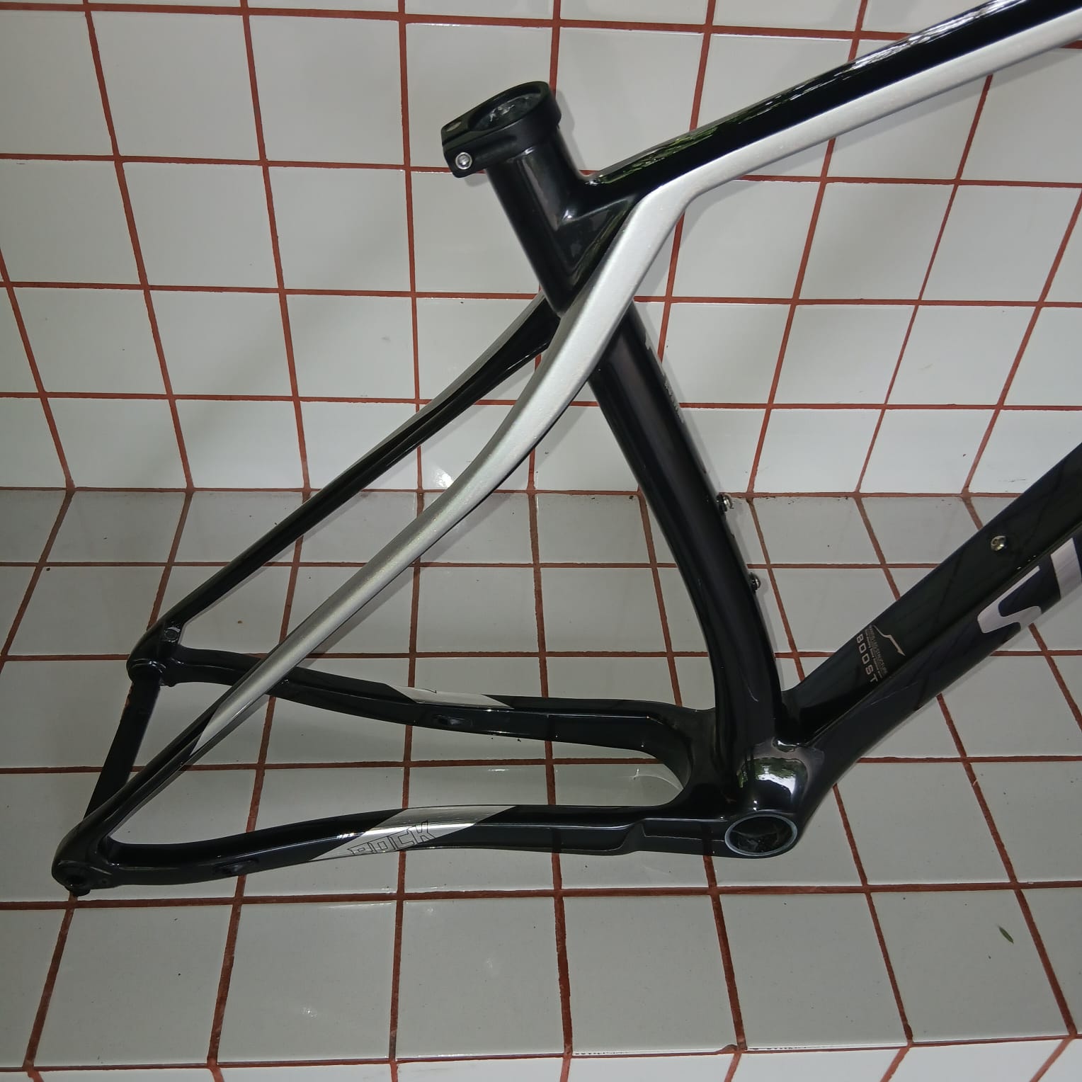 WhatsApp Image 2025-10-27 at 11.44.25 (1) CUADRO SUNPEED ROCK  CARBONO EJE BOOST 29 - Image 3