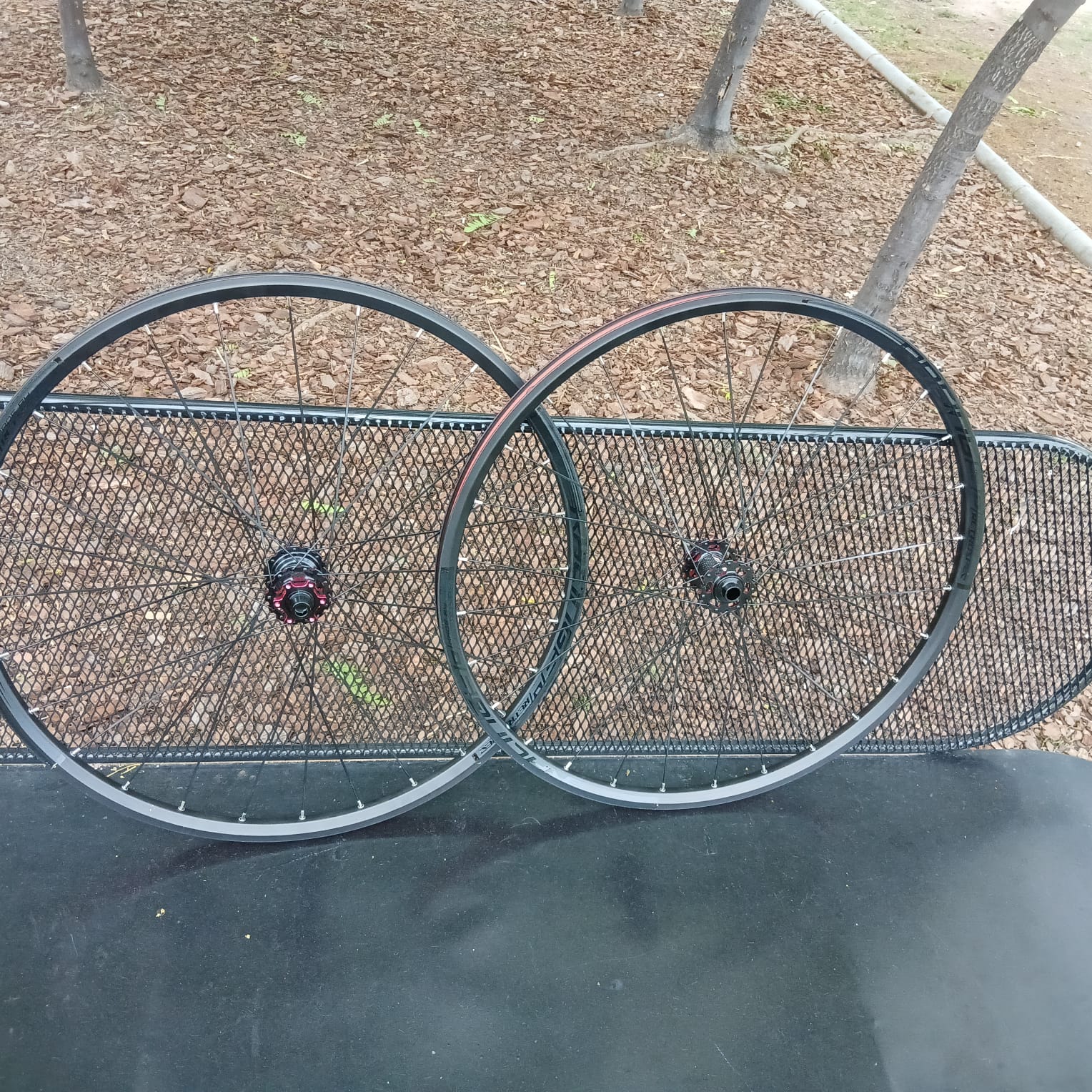 WhatsApp Image 2025-10-27 at 18.12.25 (2) RUEDAS RETROSPEC RS 40 R29 MTB - Image 2