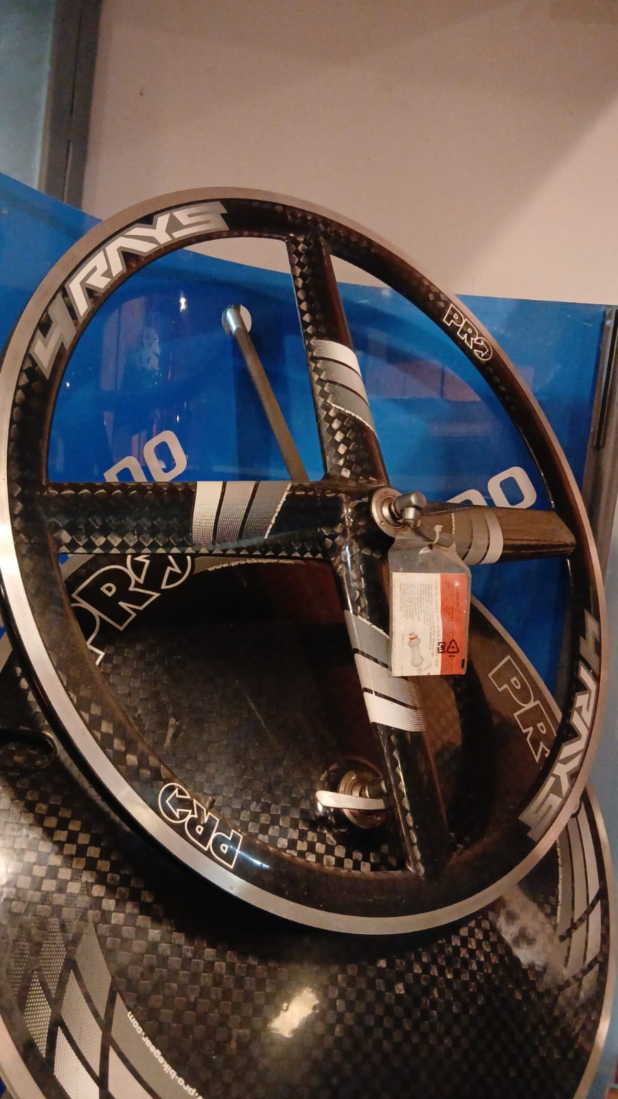 WhatsApp Image 2025-10-27 at 19.56.12 RUEDA SHIMANO PRO 4 RAYOS DELANTERA - Image 3