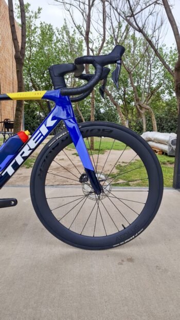 Trek Madone SLR 7 GEN 8 - Shimano Ultegra - Image 2